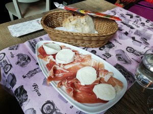 Prosciutto di Parma e Mozzarella di Bufala, richtig gut!