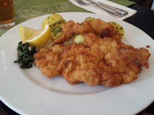 Wiener Schnitzel vom Kalb mit Petersilerdäpfeln - Gasthof Pension Wildenauer - Biedermannsdorf