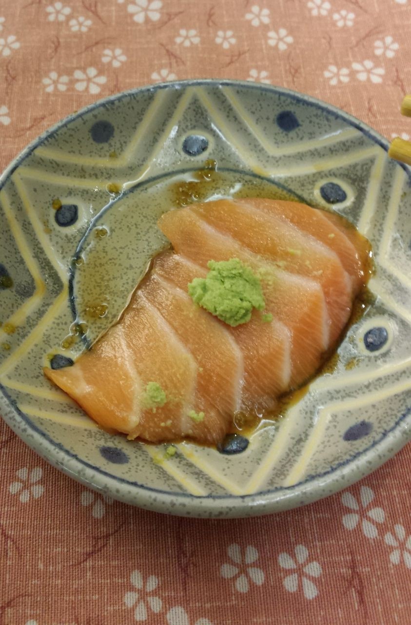 Meines Erachtens eine (richtige) Art Sashimi zu essen: Schritt 1. Den Fisch ... - Nihon Bashi - Wien