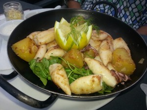 Calamari vom Grill mit Bratkartoffeln