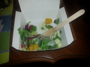 chicken filet salat mit mango trauben u. parmesan - Burgerme - Wien