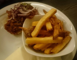 BBQ Pulled Pork Sandwich with Chips - O'Connors Old Oak - Wien