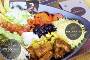 Tellerrito: Warme Speise: In großem Steingut Teller serviert, mit Fleisch, Tofu oder ...
