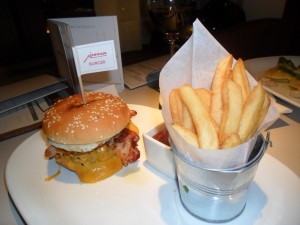 Joma-Burger mit Ei - Joma - Wien