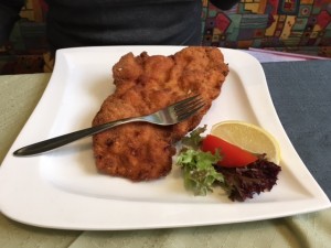 Spezial Cordon Bleu - klein € 7,90 mit gemischtem Salat - Gasthaus Josefstadt - Wien