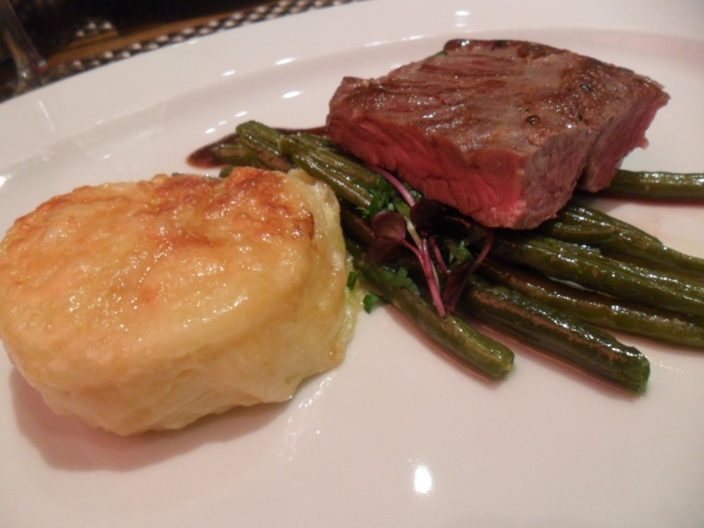 Flap Steak auf Fisolen mit Kartoffelgratin - TERRA ROSSA - Wien