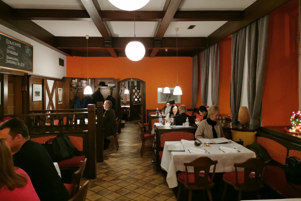 Meixner's Gastwirtschaft - Der linke Gastraum - Restaurantstil - Meixner's Gastwirtschaft - Wien