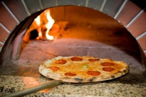 Pizzeria Adamo Holzbefeuerter Pizzasteinofen als Beispiel