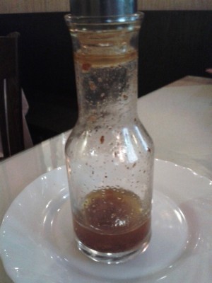 Frascati - Verschmutzte Chiliöl-Flasche