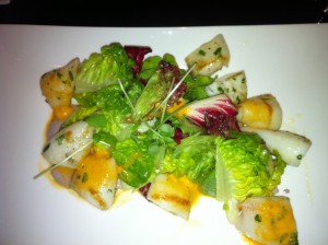 Calamari vom Grill mit cremigen Oliven und Salat - Albertina Passage - Dinner Club - Wien
