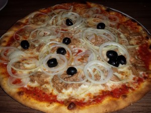Pizza Al Tonno mit doppelt Zwiebel