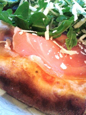 L&#039;Idea al Teatro - Pizza Prosciutto mit extra Knoblauch (EUR 9,70 + EUR 0,40)