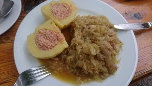 Fleischknödel mit Sauerkraut