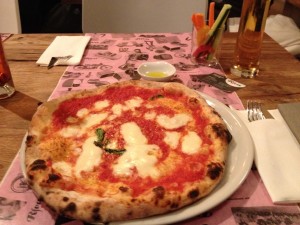 Pizza Margherita (Fior di latte) - Pizzeria Riva - Türkenstraße - Wien