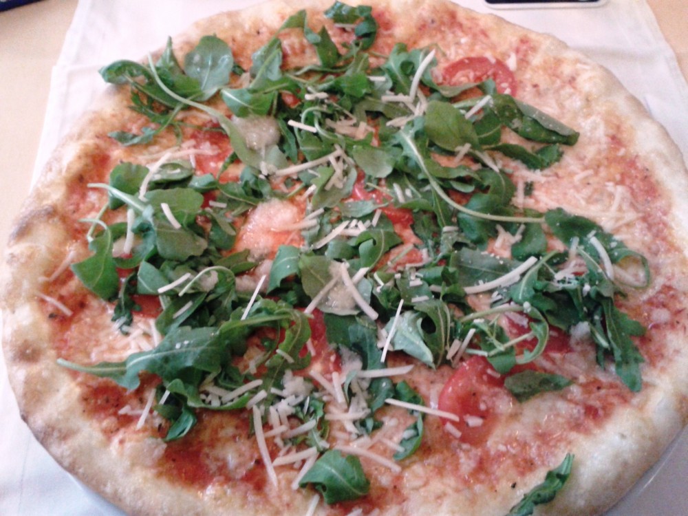 Tanti Saluti Pizza Di Rucola & extra Knoblauch - PIZZERIA RISTORANTE TANTI SALUTI - Wien