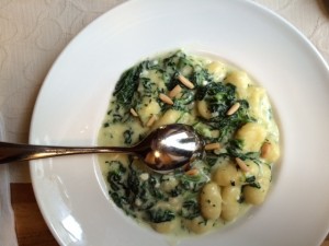 Gnocchi mit cremiger Spinat-Frischkäsesauce - Cafe-Restaurant Hummel - Wien