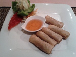 Thai Kitchen Pho Piah Tod (Knusprige Frühlingsrollen nach thailändischer Art mit süßsaurer Sauce)