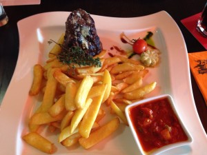 Tenderloin Steak mit Steakfries - Clocktower American Bar & Grill - Wien-Süd - Brunn am Gebirge