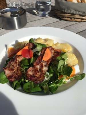 Kartoffelsalat mit Vogerlsalat, Ei und Speck, ausgez - Stainzerhof - Stainz