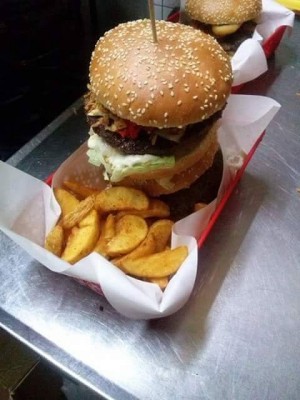 XL Burger - American "King Cadillac" Diner - Graz