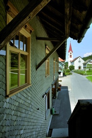 Gebäude Krone mit Blick zur Kirche Thal - Gasthaus Krone - Thal