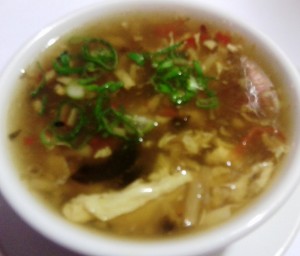 Goldener Drachen Pikant-Säuerliche Suppe