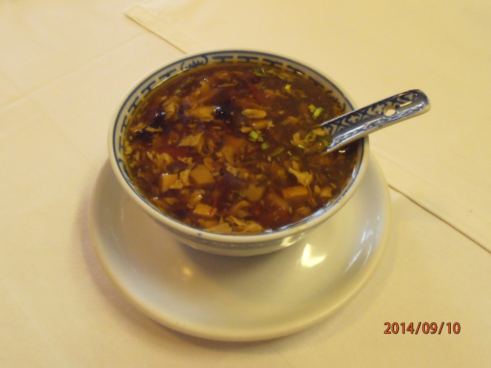 Die klassische scharf-saure Suppe. Meiner Meinung nach eine der Besten in Wien. - Kowloon - Wien