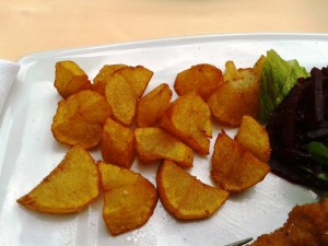 Zum Basilisken - Original Wiener Schnitzel mit Bratkartoffeln (EUR 18,50) - Zum Basilisken - Wien