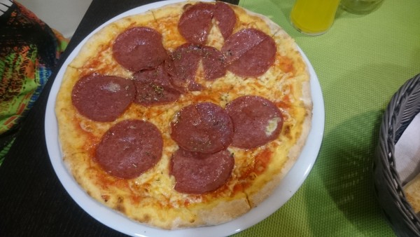 Pizza Salami - Pizzeria Ambiente - Wien