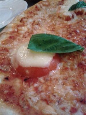 Frascati - Pizza Primavera (Tomatenscheiben, Mozzarella di Bufala &amp; frischer Basilikum - EUR 8,20)