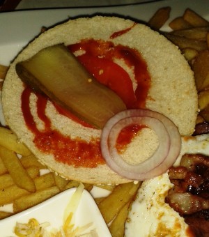 ClockTower - BBQ-Burger mit ClockTime-Fries (EUR 11,50-Bacon, Spiegelei, ... - Clocktower American Bar & Grill - Wien-Süd - Brunn am Gebirge