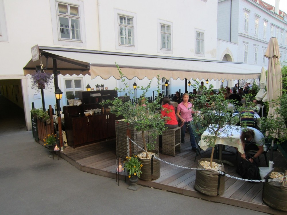 der Garten ist im Sommer eine Oase, da die umliegenden Straßen kaum befahren ... - Gasthaus Pfudl - Wien