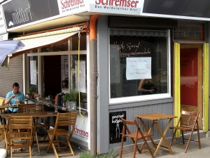 Bei Gelb gehts rein - Café-Restaurant 'Milchbart' - Wien
