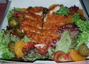 Crunchy Chicken Salad mit Mandarinen und Jalapenos