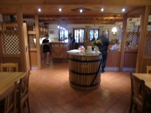 Gastraum mit Schankbereich - Weingut Buschenschank Assigal - Leibnitz
