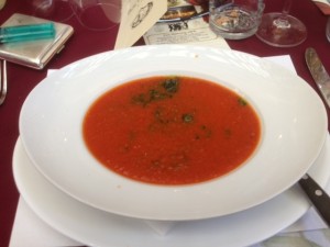 Tomatencremesuppe mit Basilikumpesto - Marchfelderhof - Deutsch-Wagram