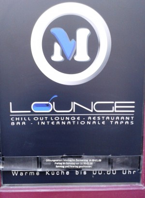 M Lounge Außenreklame