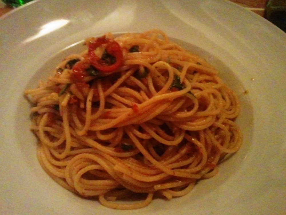 spaghetti in rotem Paprikapesto mit Rucola, Pignoli und Chili - 7. Himmel - Klagenfurt am Wörthersee