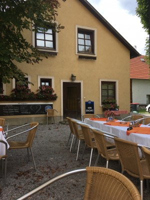Hausansicht - Restaurant Reichenauer Schloss-Stuben - Reichenau a. d. Rax