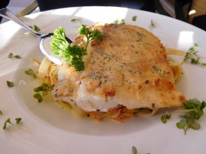 Gegrilltes Zanderfilet mit Gemüserahmnudeln - Restaurant Hotel Donauschlinge - Haibach ob der Donau