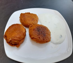 6 Aloo Pakora 4,50 €
Kartoffeln mit hausgemachter Gewürzmischung
frittiert in Kichererbsenteig