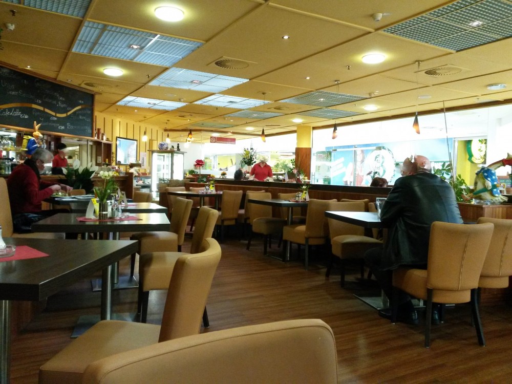 Gastraum - Raucherbereich - Cafe & Restaurant Strindberg - Graz