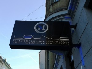 M Lounge Lokalaußenreklame