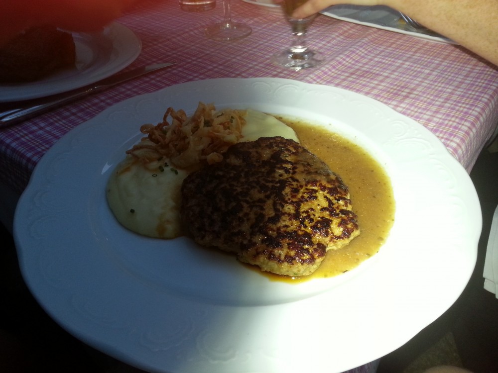 Butterschnitzel mit Erdapfelpürree und Röstzwiebel - Stockerwirt - Sulz im Wienerwald