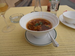 Pikante Suppe, eine der sehr guten in Wien - Restaurant Chinazentrum - Wien