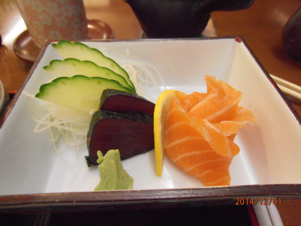 Sashimi. Man beachte die in Nori gewickelten Thunfischscheiben. - Nihon Bashi - Wien