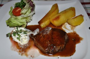Rindersteak auf Rotweinsauce und Bratkartoffeln - Birkenstub'n - Gamlitz
