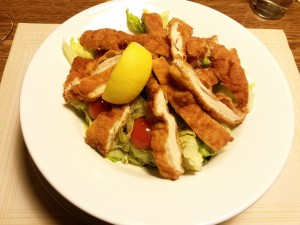 Blattsalatteller mit gebackenen Hühnerbruststreifen und Käferbohnen - Zum Klamminger - Graz