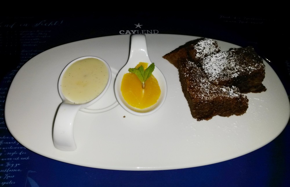 Warmer Schokoladen Brownie, Vanille Rum-Sauce - Caylend - Graz
