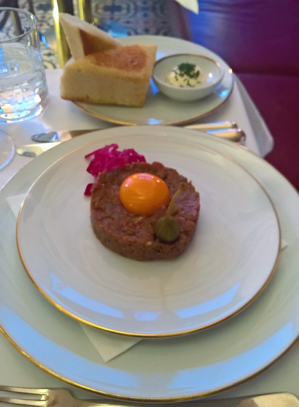 Beef Tatar, samt Briocheziegel - Meissl & Schadn - Wien